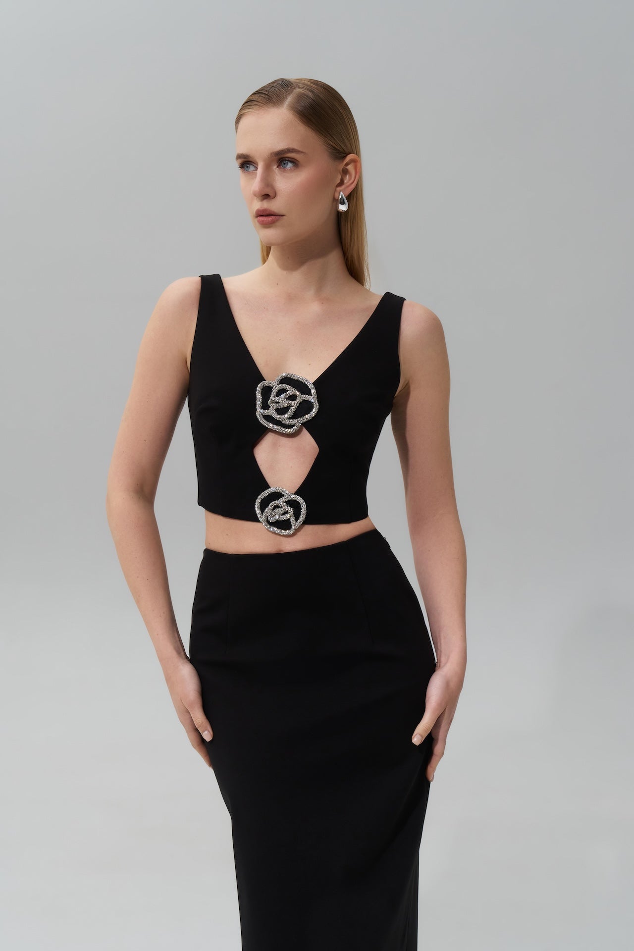 Crop Top With Crystal Rose Cut-Out Detail | Women's Crop tops - NDS The Label - Modalova